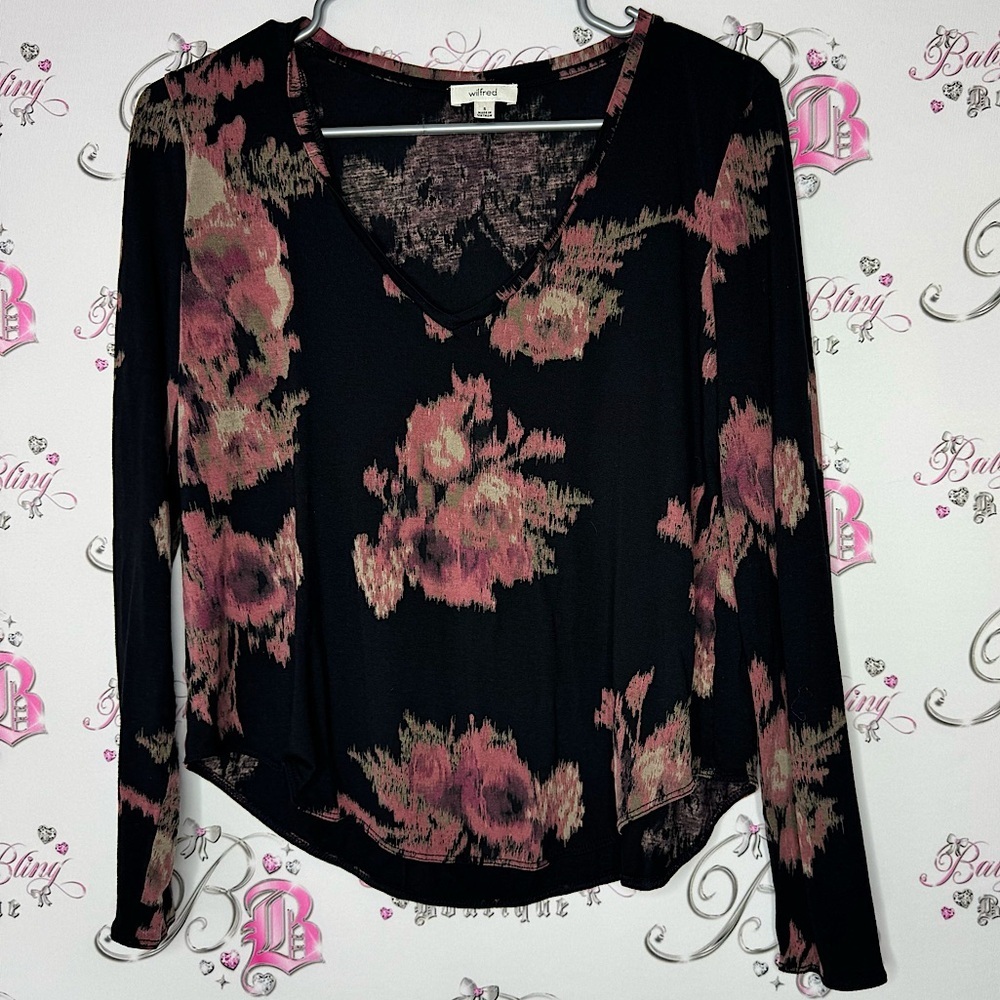 Wilfred aritzia long sleeve floral flower top black red pink v neck stretchy